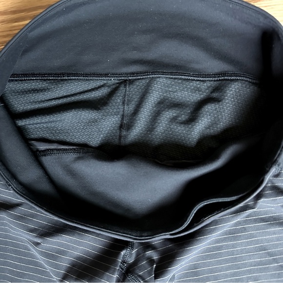 Lululemon InStride Crop Leggings Black Pinstripe Mesh Panel Size 12 - Picture 11 of 15